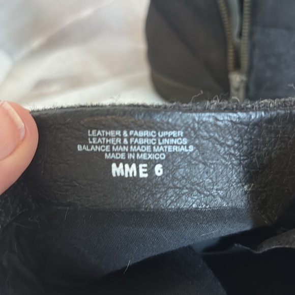 Women’s Born black and gray felted leather boots size 7.5 - Picture 5 of 7